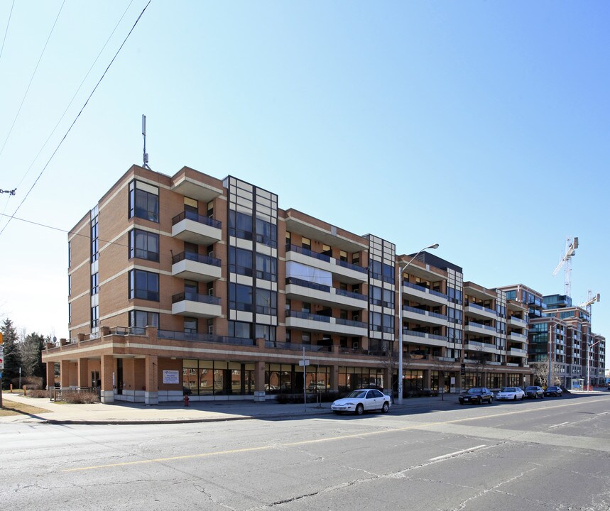 Champlain Place in Toronto, ON - Building Photo