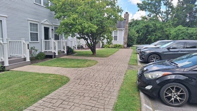 217 Walton Ferry Rd, Unit 106