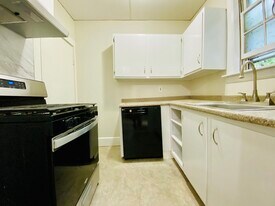 16 Montvale Ave, Unit 2 in Stoneham, MA - Building Photo