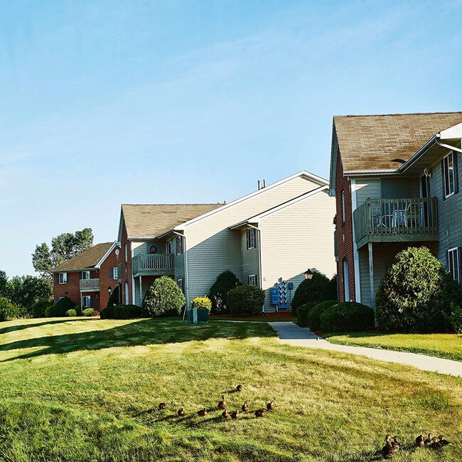 Hauenstein Hills Apartments - 7744 in Huntington, IN - Building Photo - Building Photo