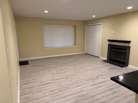 2702A Sussex Ct in Mount Laurel, NJ - Building Photo