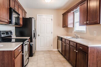 3669 S Naples Ct in Clarksville, TN - Building Photo - Building Photo