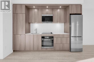 60 Central Park Roadway in Toronto, ON - Building Photo - Building Photo