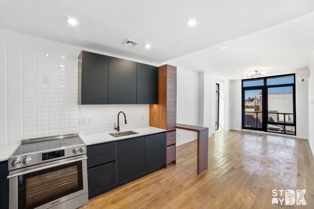 610 Myrtle Ave in Brooklyn, NY - Building Photo