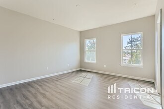 586 Fox River Hills Way in Glen Burnie, MD - Building Photo - Building Photo