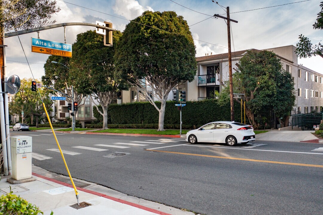 8530 Holloway Dr in West Hollywood, CA - Foto de edificio