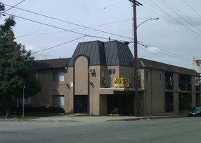 2165 Raymond Ave in Altadena, CA - Building Photo