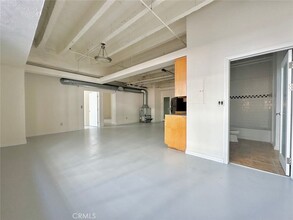 312 W 5th St, Unit M4 in Los Angeles, CA - Building Photo - Building Photo