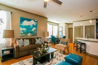 12700 Westheimer Rd in Houston, TX - Building Photo - Building Photo