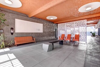 Yarmouth Apartments in Encino, CA - Foto de edificio - Building Photo