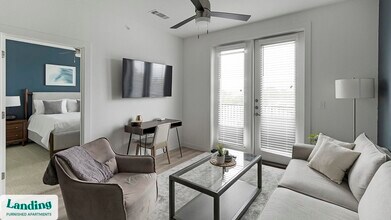 217 S Garland Ave in Garland, TX - Foto de edificio - Building Photo