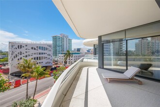 3315 Collins Ave in Miami Beach, FL - Building Photo - Building Photo