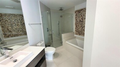 1100 S Miami Ave, Unit 4201 in Miami, FL - Building Photo - Building Photo