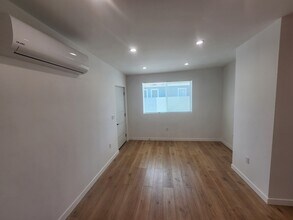 10940 Oxnard St, Unit 10942.5 in North Hollywood, CA - Foto de edificio - Building Photo