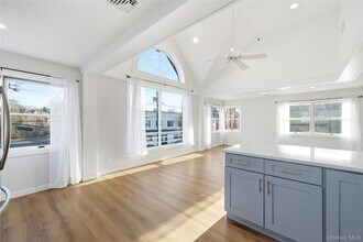 62 South St in Oyster Bay, NY - Building Photo - Building Photo