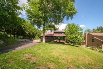 64 Furnace Woods Rd in Cortlandt Manor, NY - Building Photo - Building Photo