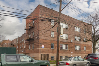 8621 112th St in Richmond Hill, NY - Building Photo - Building Photo