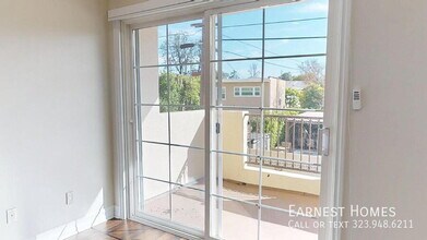 14242 Burbank Blvd in Los Angeles, CA - Building Photo - Building Photo