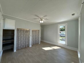 7 Oak St in Poseyville, IN - Building Photo - Building Photo