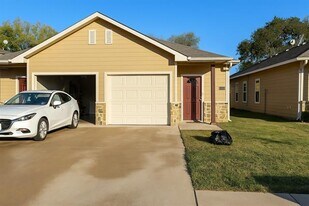 811 S Wilson St in Kaufman, TX - Building Photo