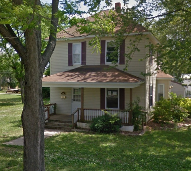 property at 907 Pecan St