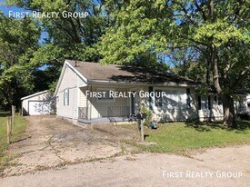 140 E Market St in Springboro, OH - Building Photo