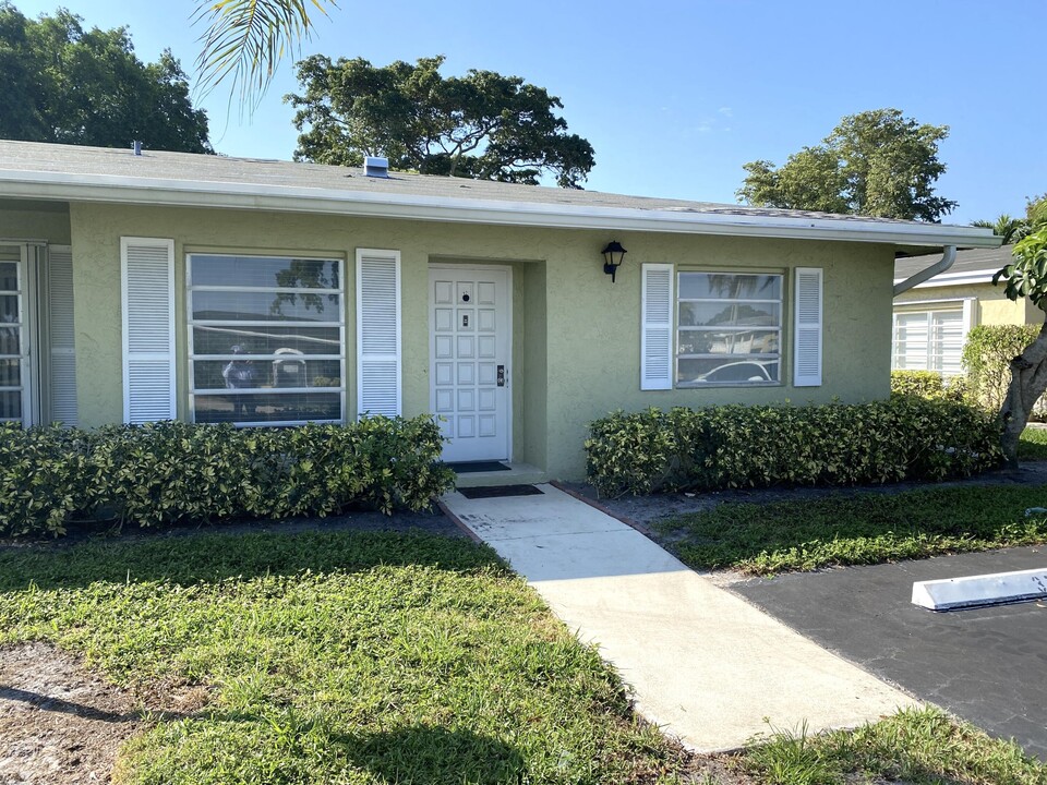 2520 Pansy Ln in Delray Beach, FL - Building Photo