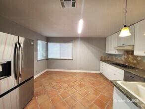 6355 W Twain Ave in Las Vegas, NV - Building Photo - Building Photo