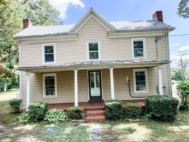 308 Cook Ave in Brookneal, VA - Foto de edificio - Building Photo