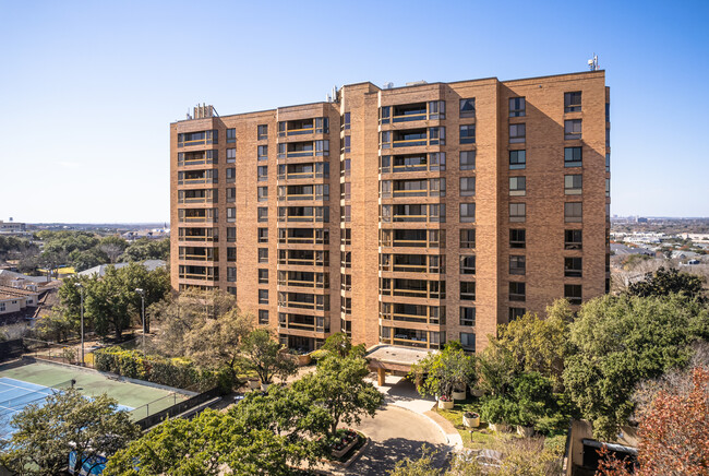 The Carlyle in San Antonio, TX - Building Photo - Building Photo