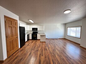 117 Main St W in Beulah, ND - Building Photo