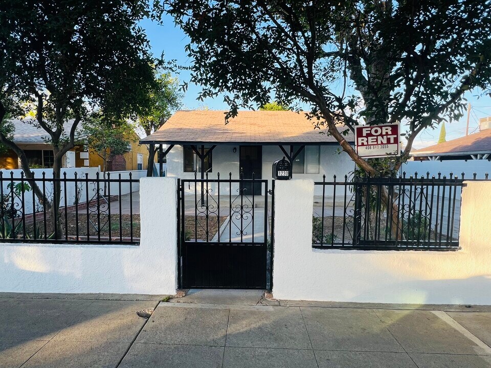 1230 Omelveny Ave in San Fernando, CA - Building Photo
