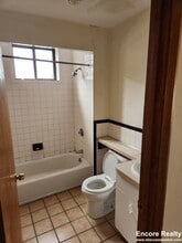 369A Centre St, Unit 2 in Boston, MA - Foto de edificio - Building Photo