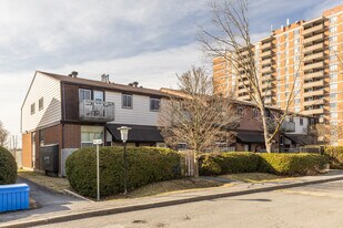402 Montfort St in Ottawa, ON - Building Photo