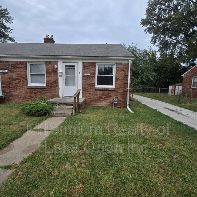 property at 18715 Roscommon St