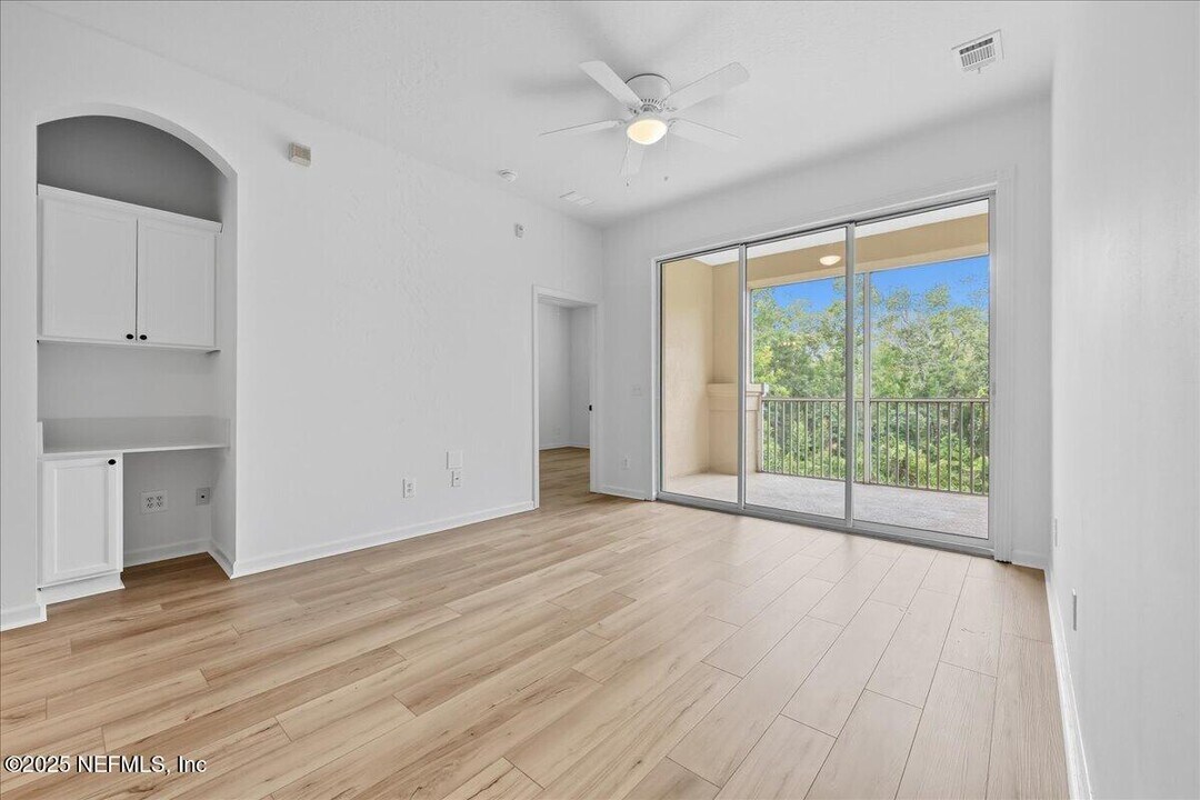 8601 Beach Blvd in Jacksonville, FL - Building Photo
