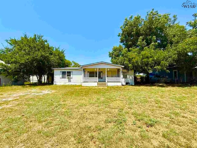 317 E 7th St in Burkburnett, TX - Building Photo - Building Photo