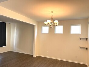 33213 Saddleback Dr in Romulus, MI - Foto de edificio - Building Photo