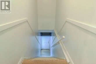 2877 St Clair Ave E in Toronto, ON - Building Photo - Building Photo