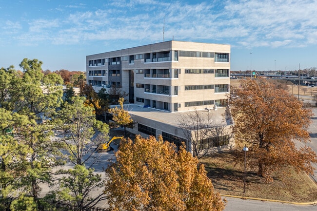 The Tulsan at Midtown in Tulsa, OK - Foto de edificio - Building Photo
