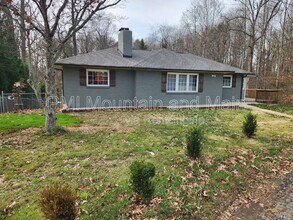 33 Monte Vista Rd in Candler, NC - Building Photo - Building Photo