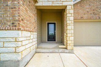 201 Cordova Xing in Seguin, TX - Building Photo - Building Photo