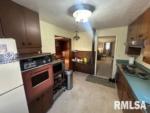 209 E Cruger Ave in Eureka, IL - Building Photo - Building Photo