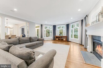 7814 Crownhurst Ct in McLean, VA - Building Photo - Building Photo