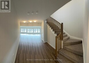 76 Acacia Rd in Pelham, ON - Building Photo - Building Photo