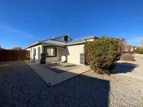 6944 Angela Dr NE in Rio Rancho, NM - Building Photo - Building Photo