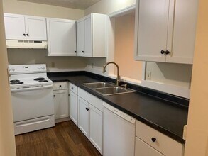 1300-1302-1302 S Hickory Grove Ln in Bloomington, IN - Building Photo - Building Photo