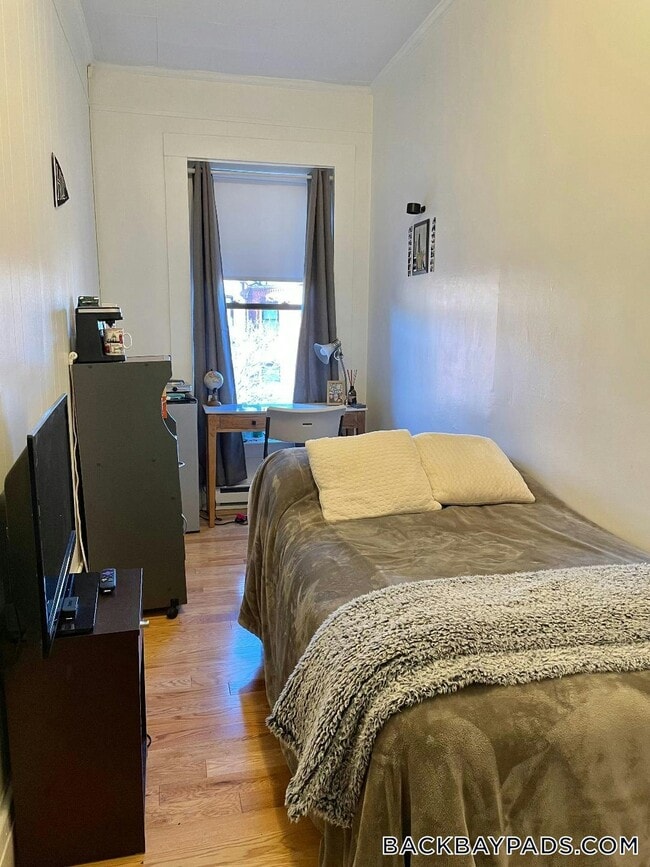 248 Newbury St, Unit 6 in Boston, MA - Foto de edificio - Building Photo