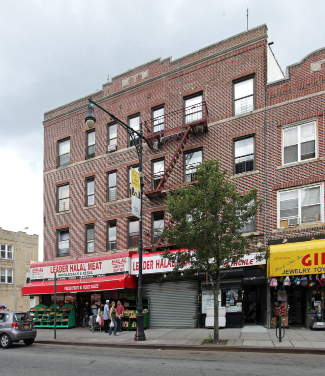 6716 5th Ave in Brooklyn, NY - Foto de edificio - Building Photo