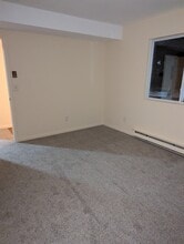 4063 Oneida St in New Hartford, NY - Foto de edificio - Building Photo